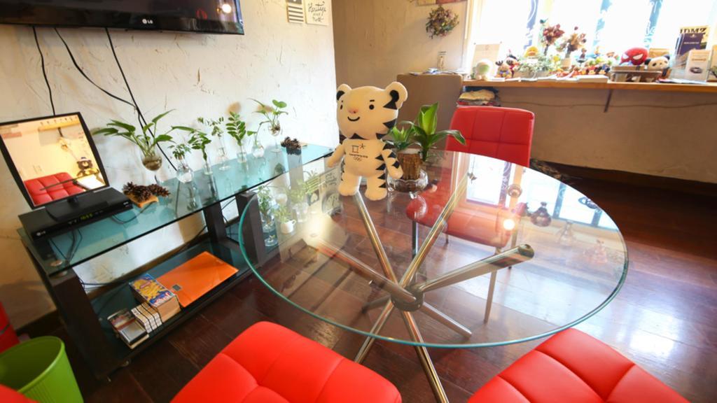 Comeinn Guesthouse Hongdae - Female Only Seoul Exterior photo