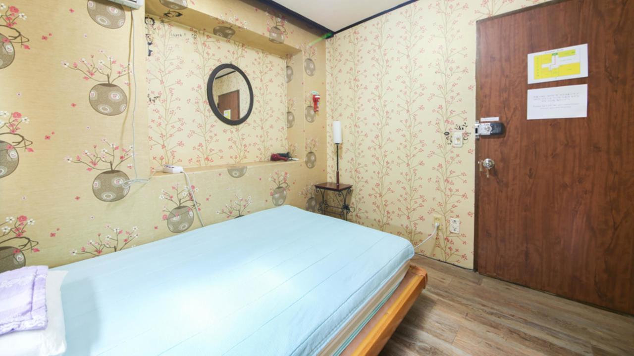 Comeinn Guesthouse Hongdae - Female Only Seoul Exterior photo