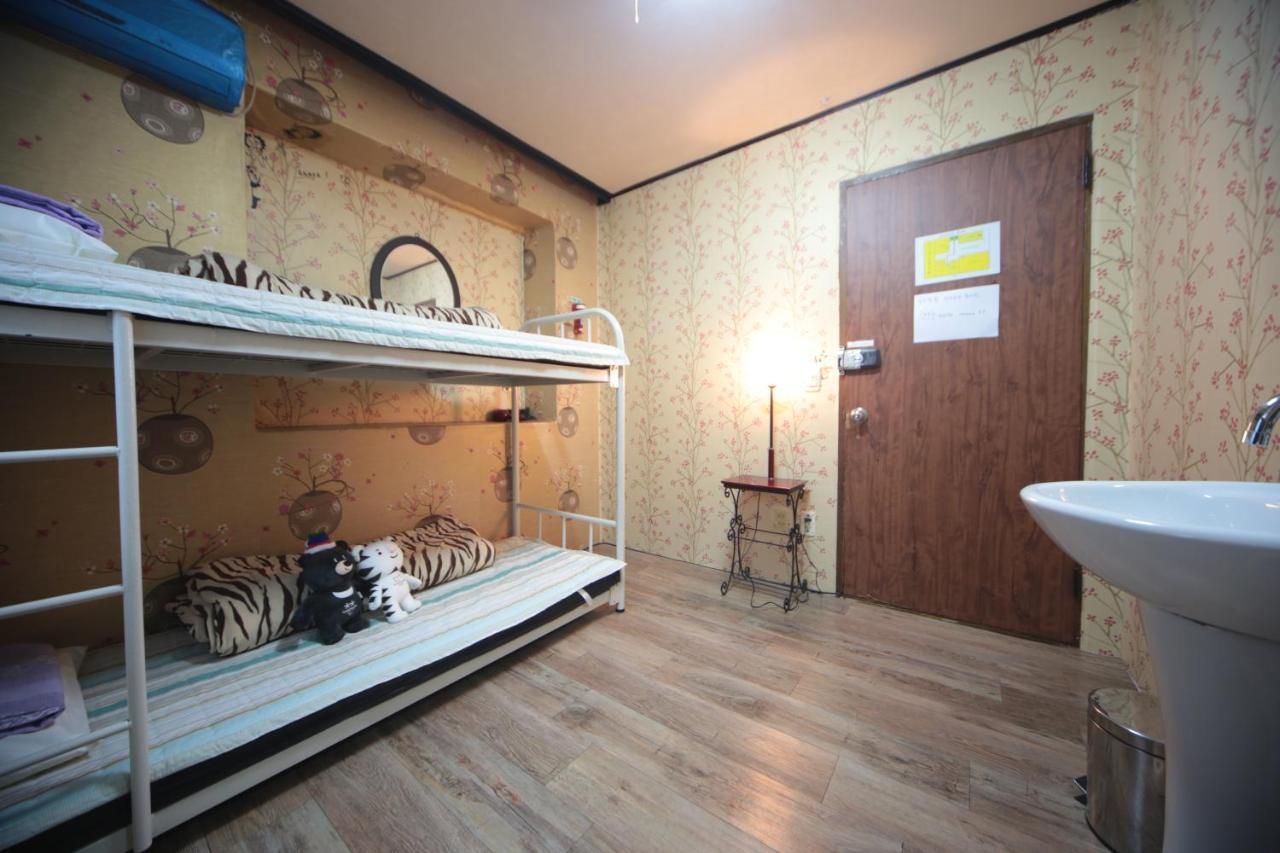 Comeinn Guesthouse Hongdae - Female Only Seoul Exterior photo